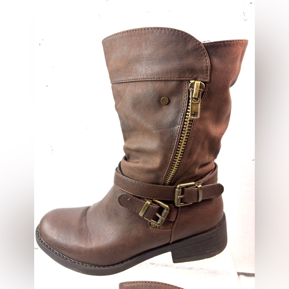 Global Win 9 Women's Brown Faux Leather Slouch Buckle Zip Low Heeled Boots